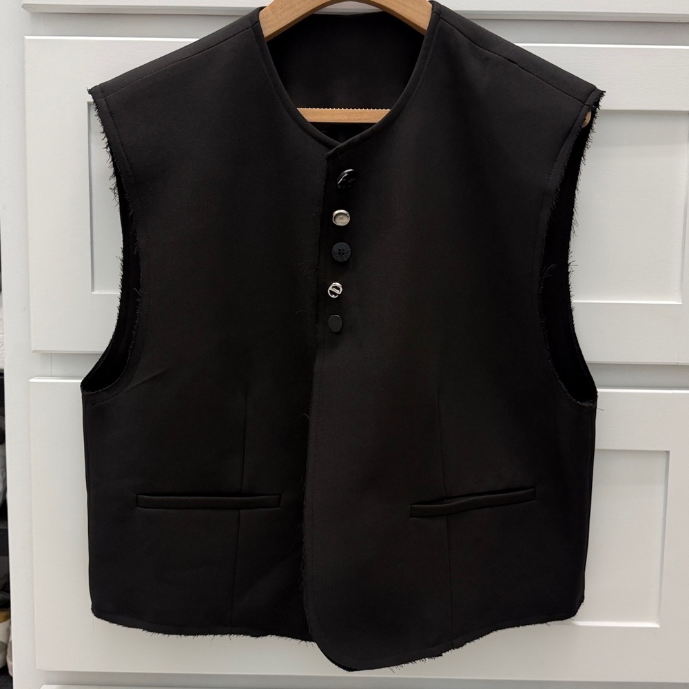 Women's Black Sleeveless Jacket